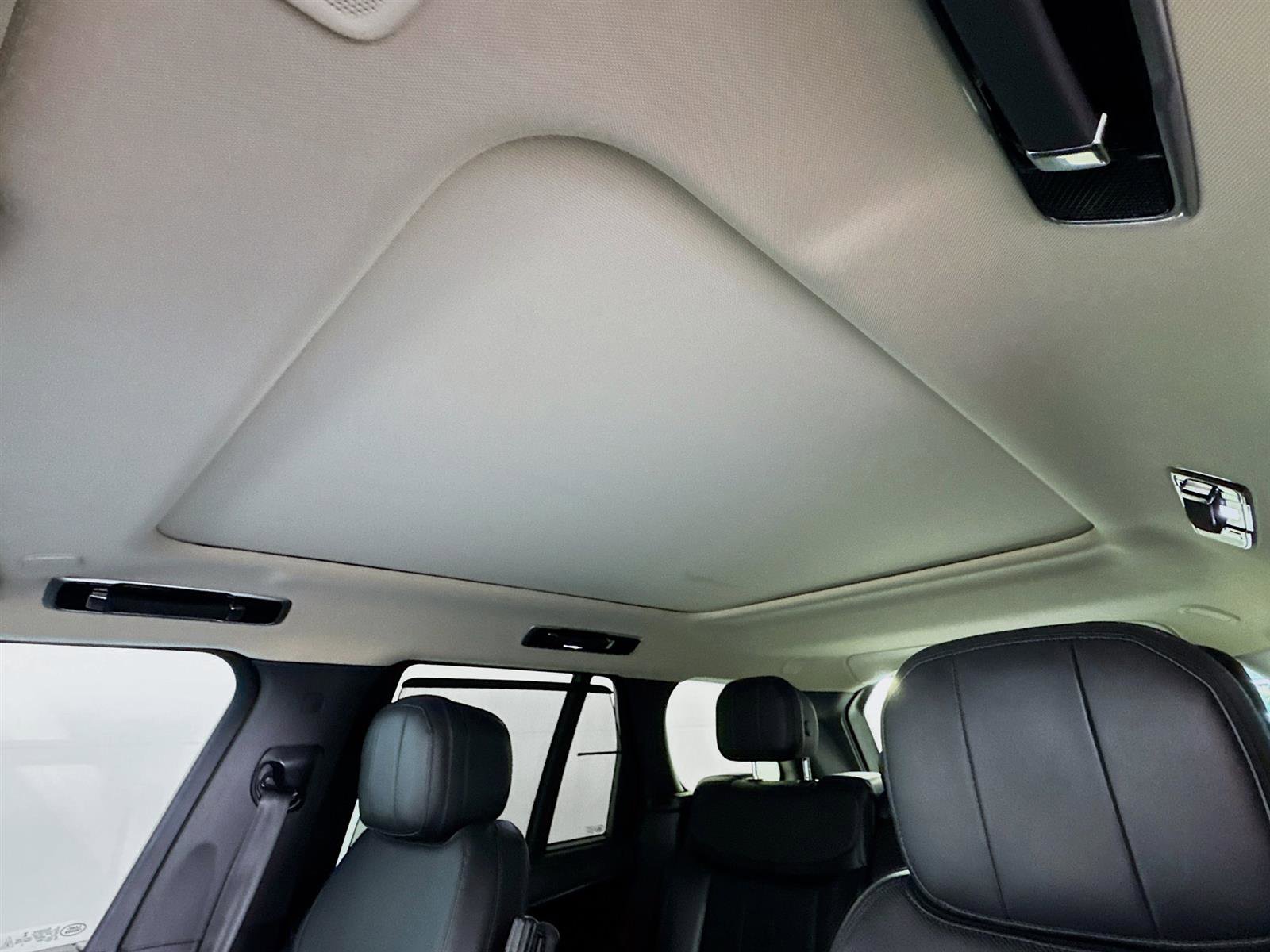 2022 Land Rover Range Rover SE photo 11