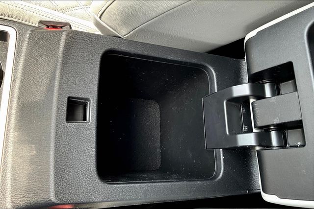 2024 Mitsubishi Outlander SEL photo 29