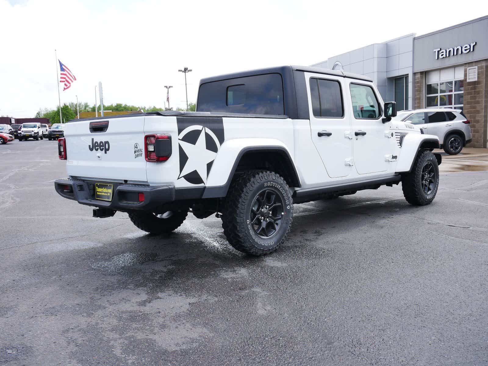 2024 Jeep Gladiator Willys photo 2