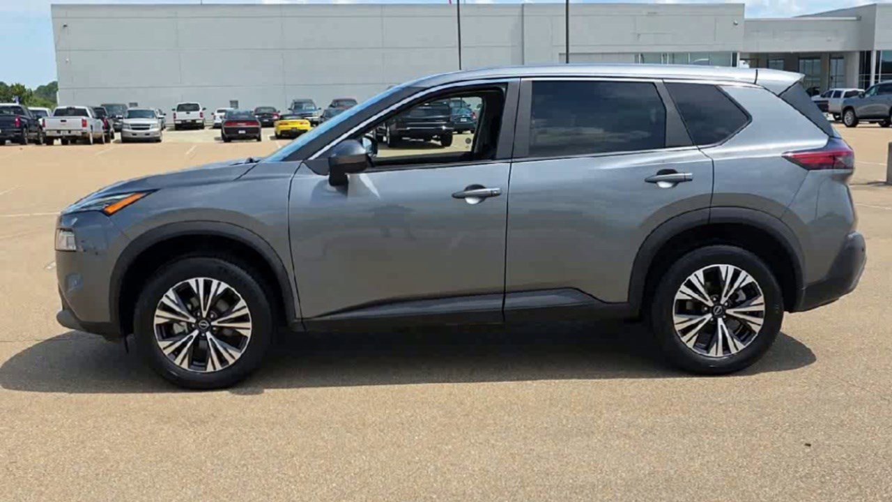 2023 Nissan Rogue SV photo 3