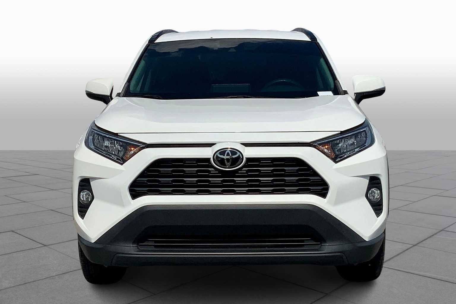 2021 Toyota RAV4 XLE photo 3