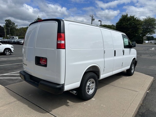 2025 Chevrolet Express Cargo 3500 photo 3