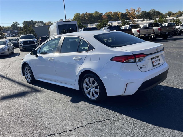 2025 Toyota Corolla LE photo 4