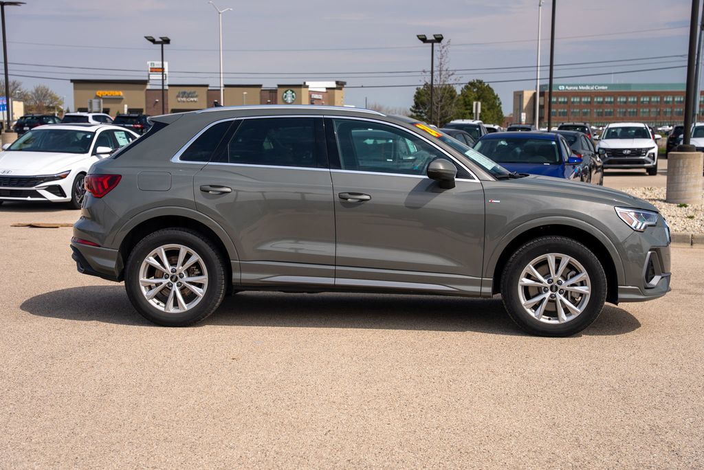 2024 Audi Q3 45 TFSI S line Premium photo 6