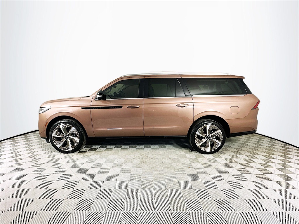 2025 Lincoln Navigator Black Label photo 4