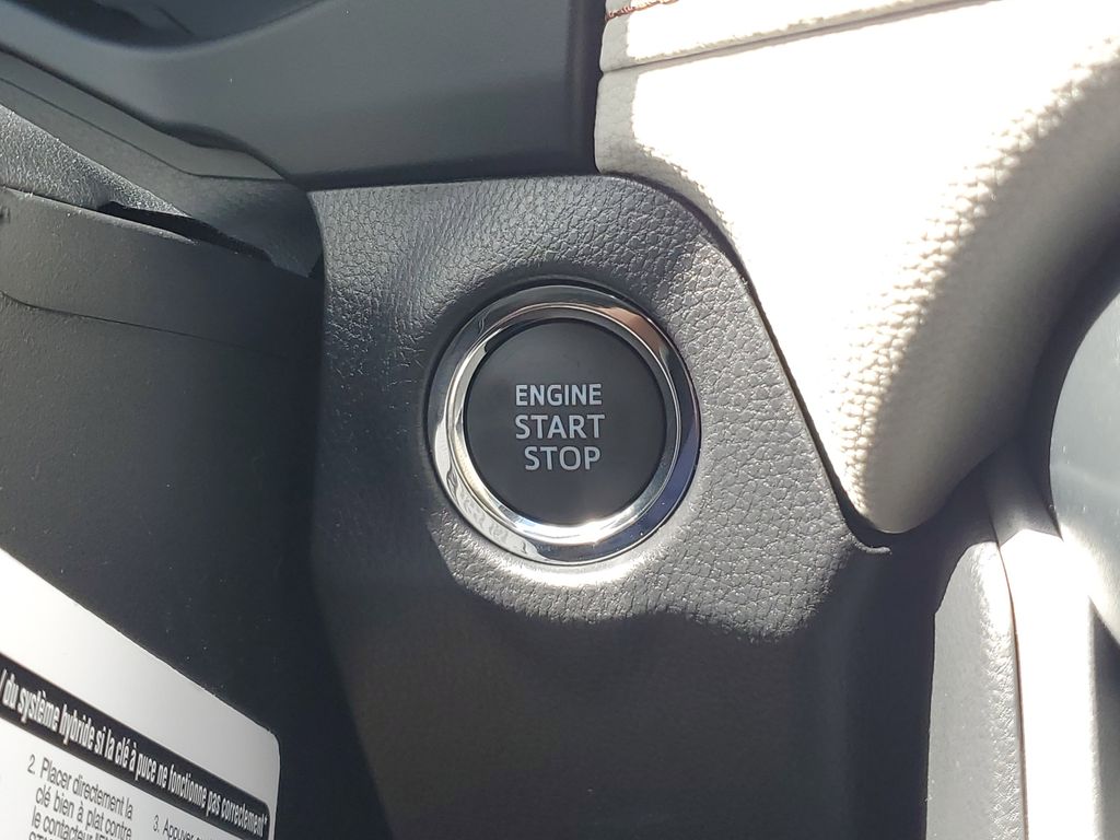 2025 Toyota RAV4 XLE photo 27