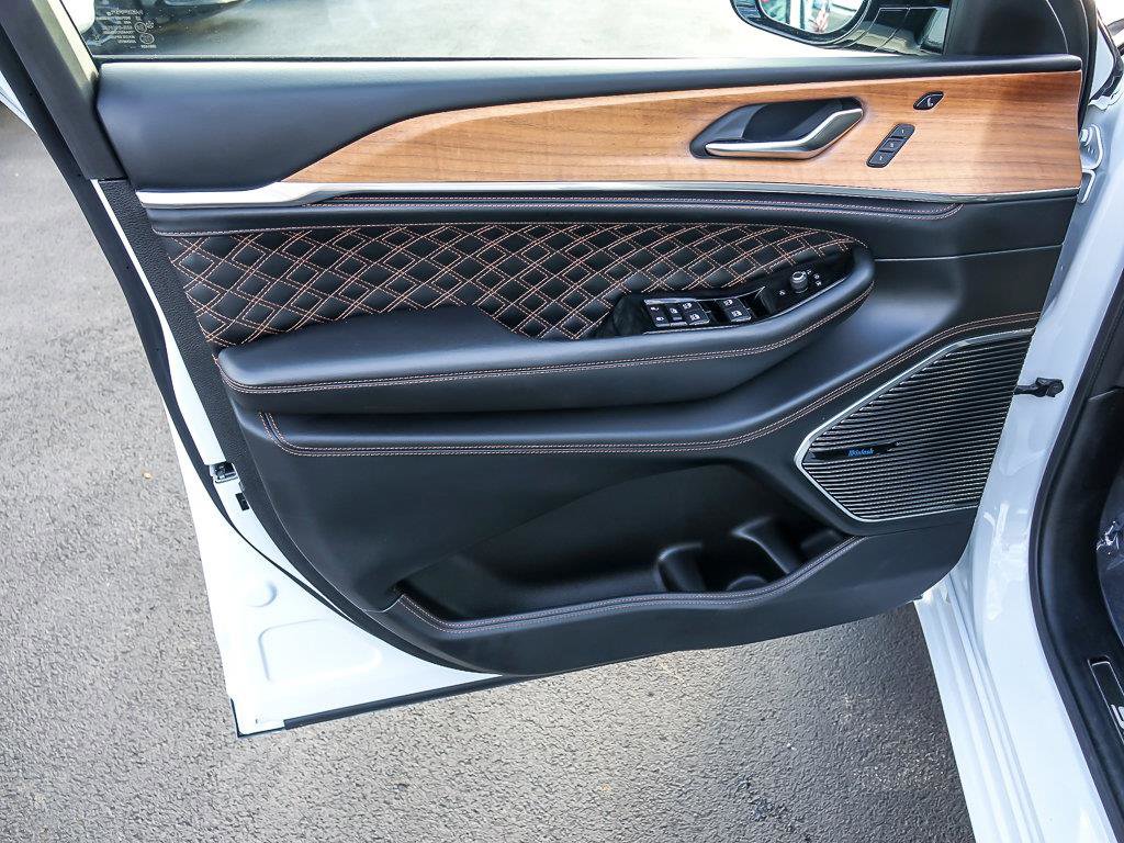 2023 JEEP GRAND CHEROKEE - Image 29