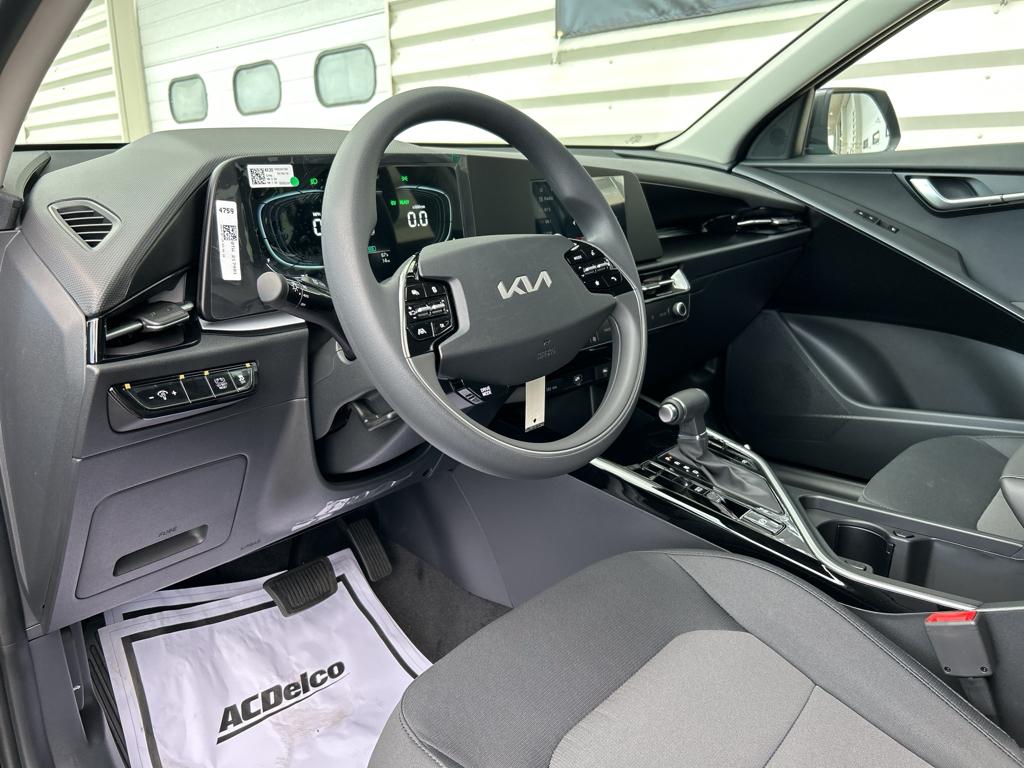 2025 Kia Niro LX photo 12