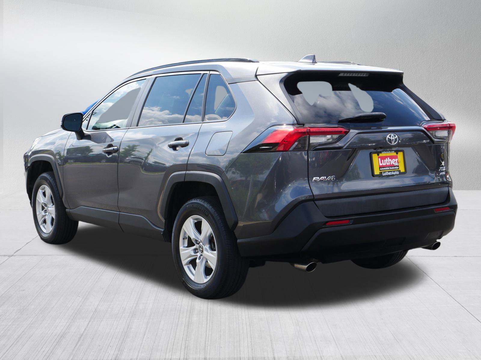 2019 Toyota RAV4 XLE photo 2