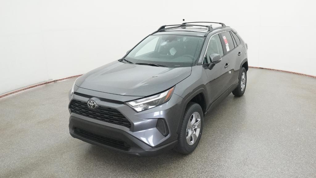 2025 Toyota RAV4 XLE photo 4
