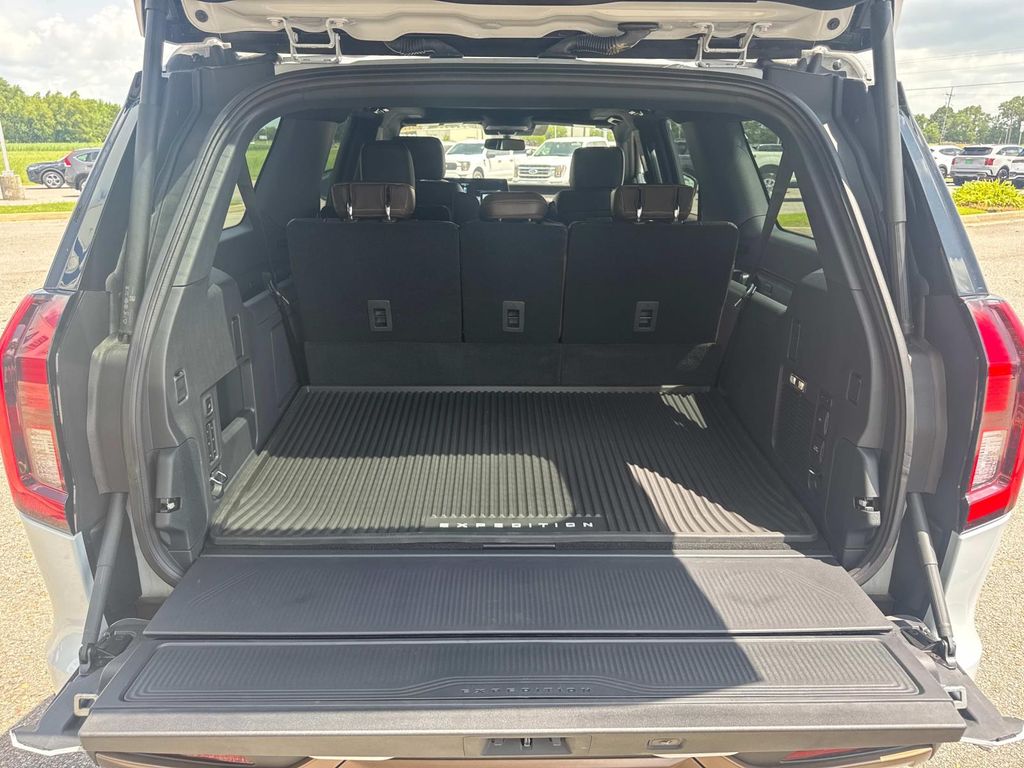 2025 Ford Expedition MAX King Ranch photo 6
