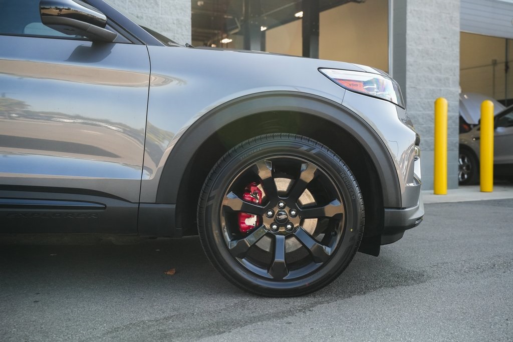 2022 Ford Explorer ST photo 12