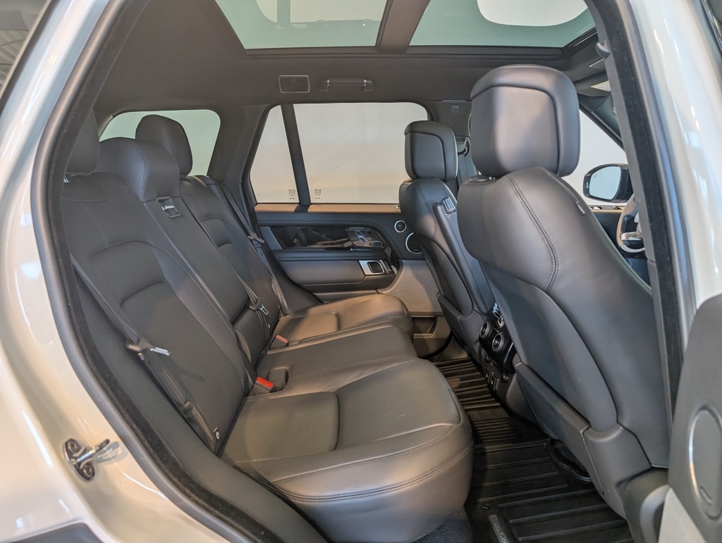 2020 Land Rover Range Rover HSE photo 25