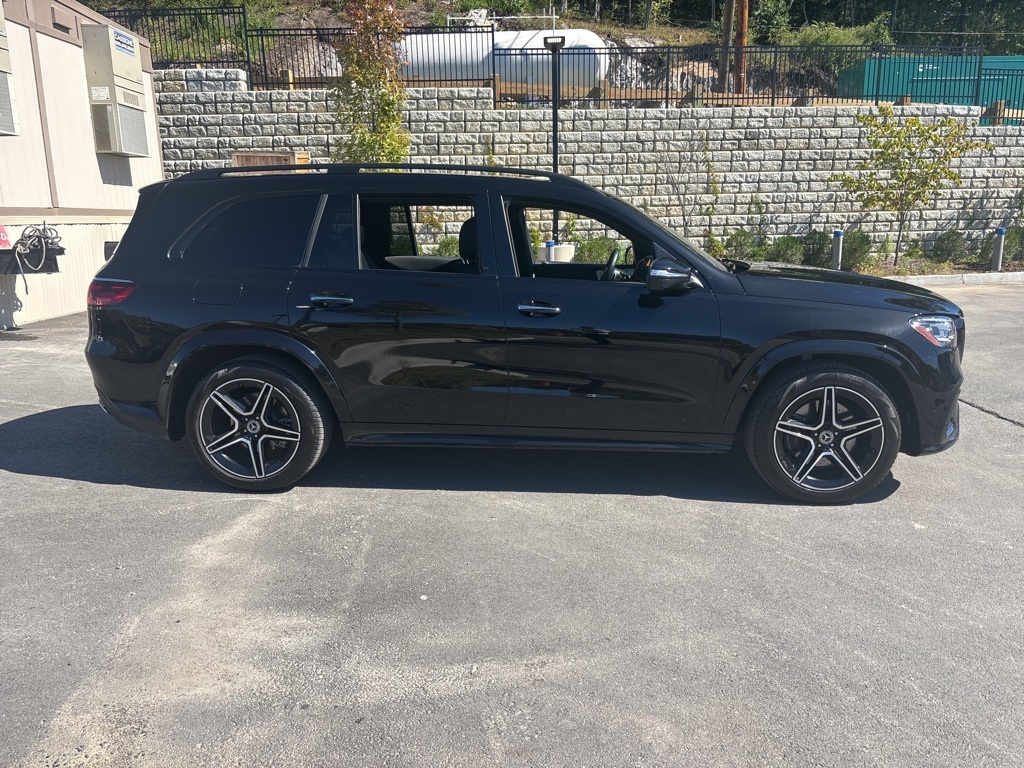 2025 Mercedes Benz GLS 450 4MATIC photo 4