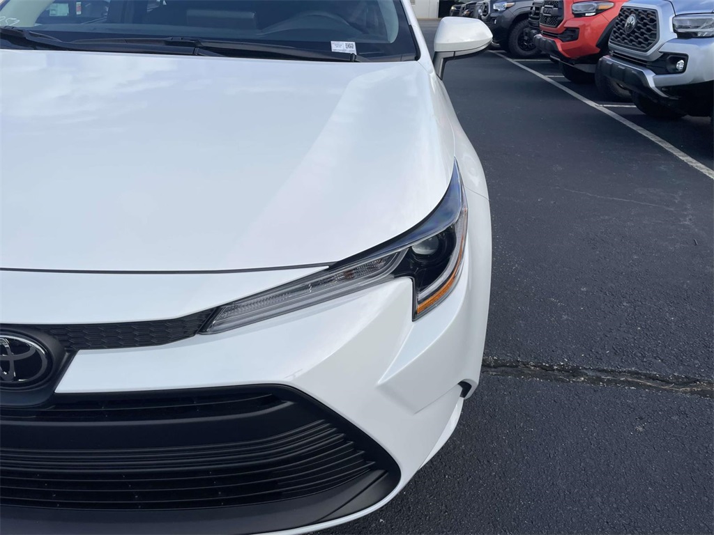 2025 Toyota Corolla LE photo 10
