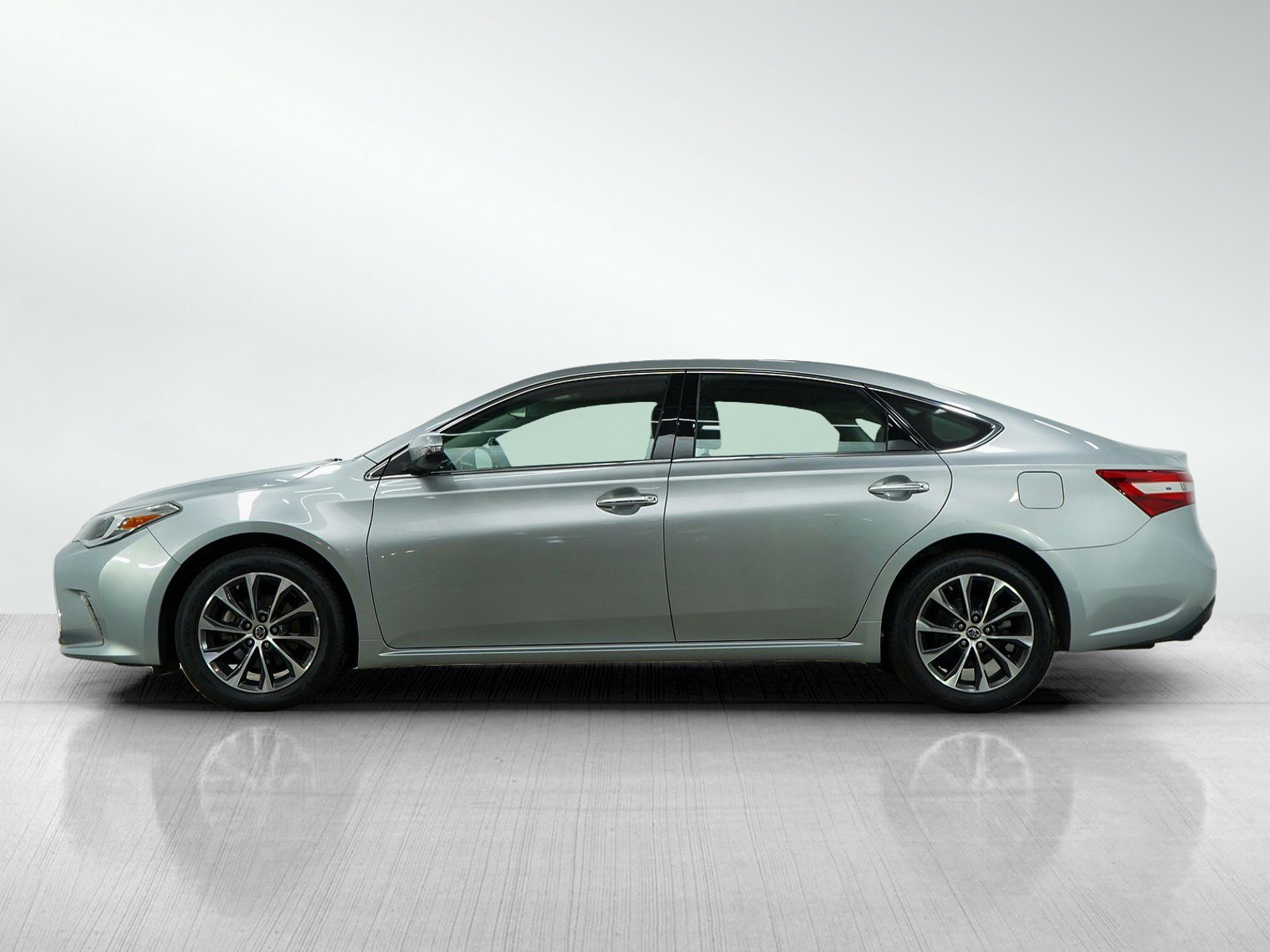 Used 2017 Toyota Avalon XLE with VIN 4T1BK1EB5HU264818 for sale in Burnsville, Minnesota