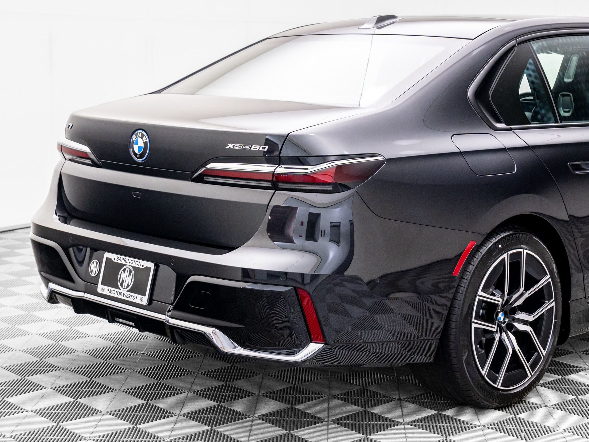New 2025 Black Sapphire Metallic BMW xDrive60 image 31
