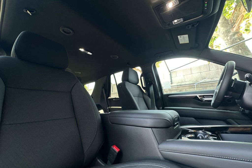 2025 Chevrolet Tahoe LS photo 19