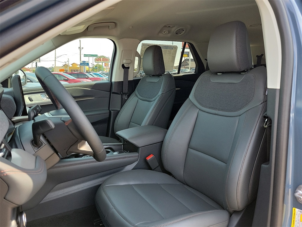 2025 Ford Explorer photo 11