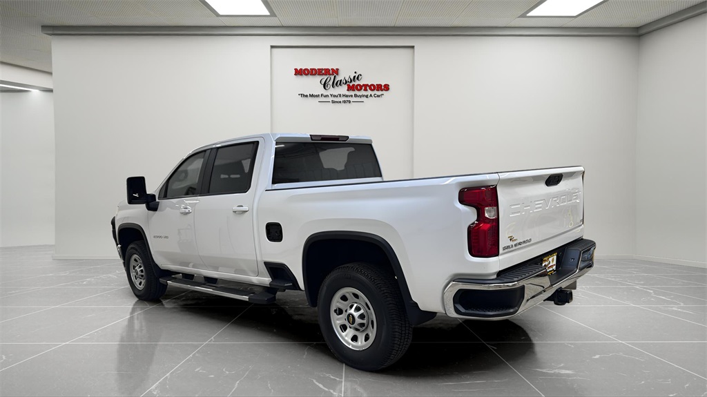 2023 Chevrolet Silverado LT photo 5