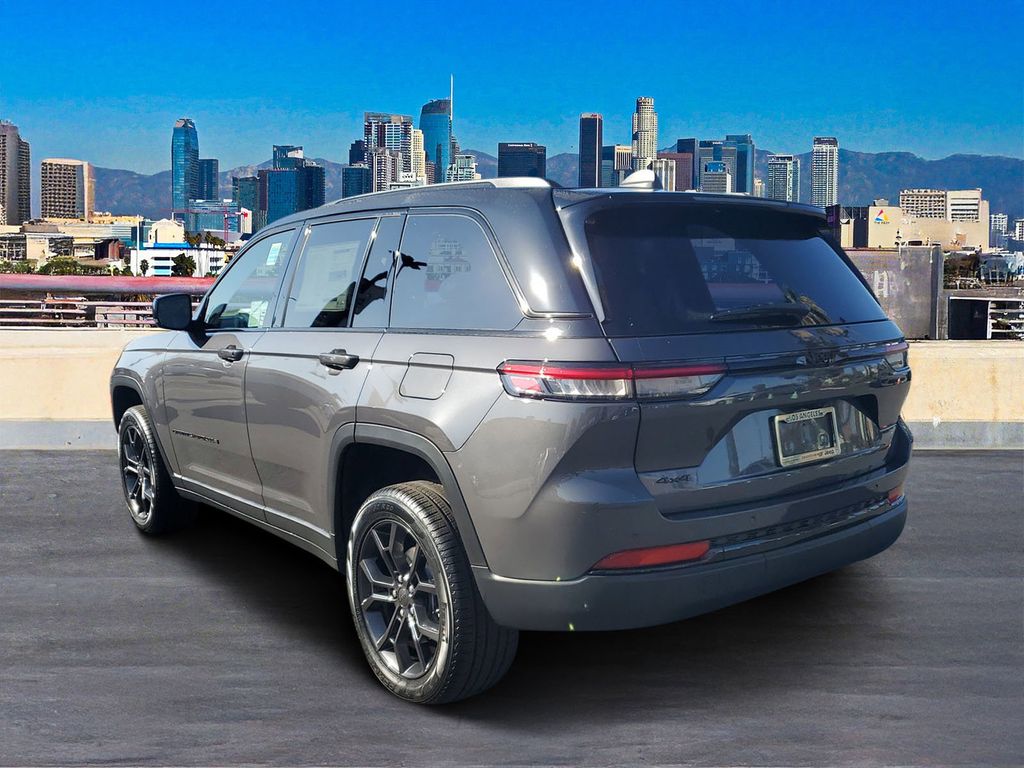 2025 Jeep Grand Cherokee Limited photo 4
