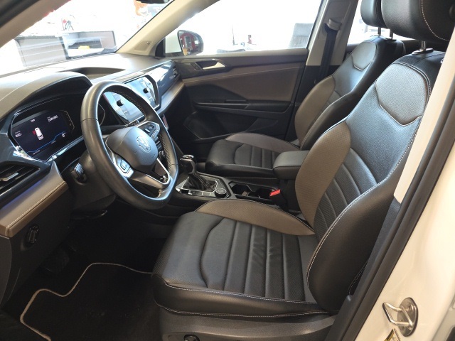 2023 Volkswagen Taos SEL photo 13