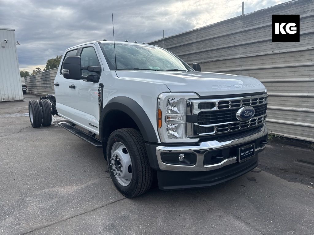 2026 Ford F-450 Super Duty Chassis Cab XL's photo