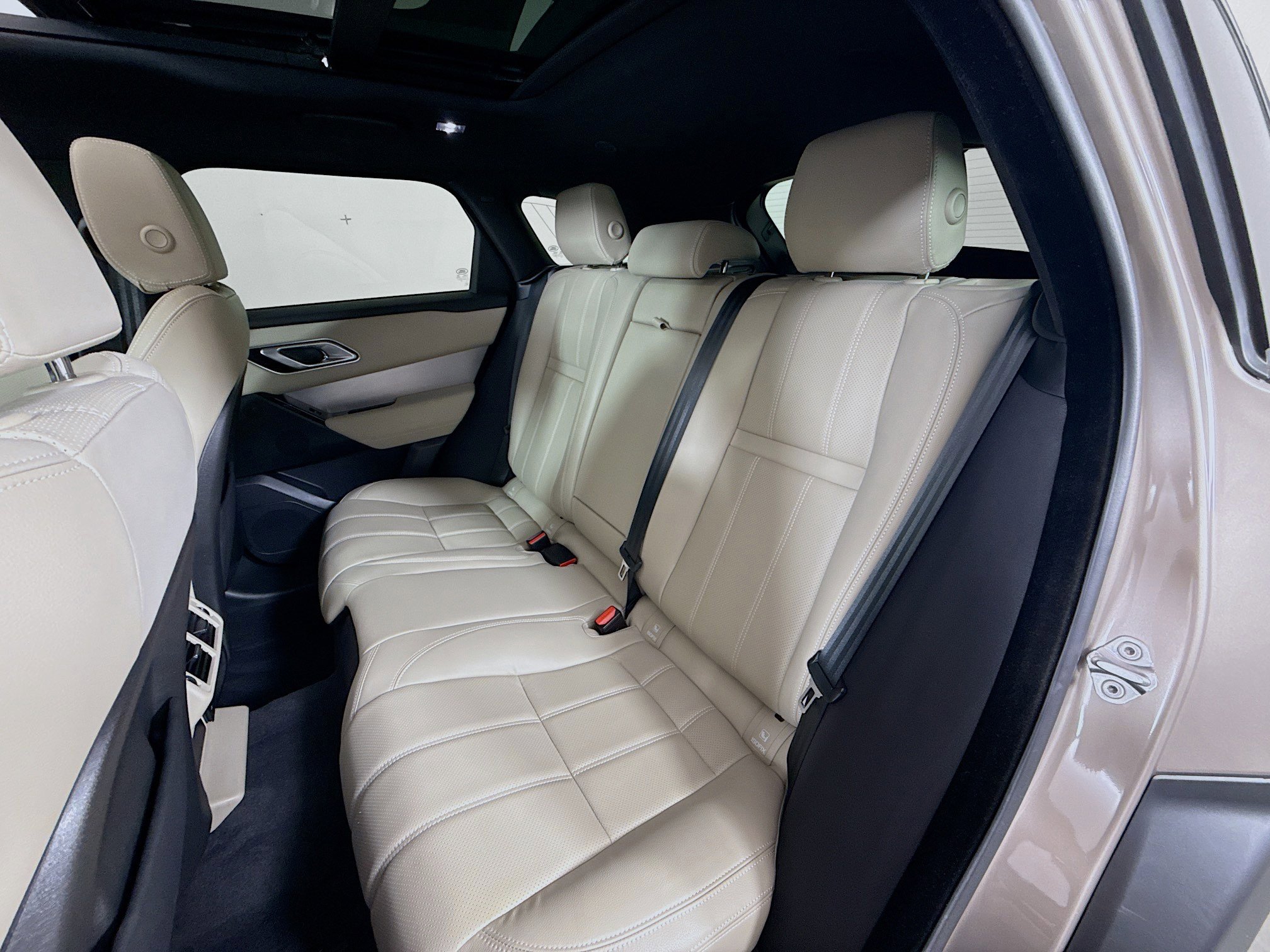 2023 Land Rover Range Rover Velar R-Dynamic S photo 17