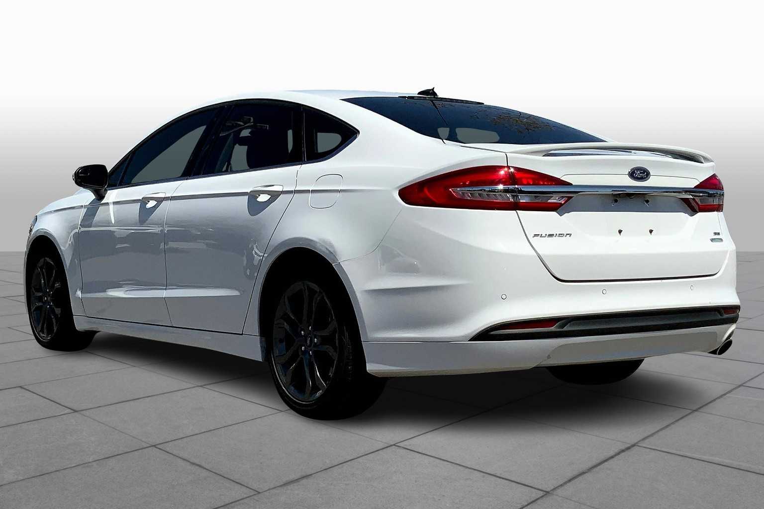2018 Ford Fusion SE photo 9