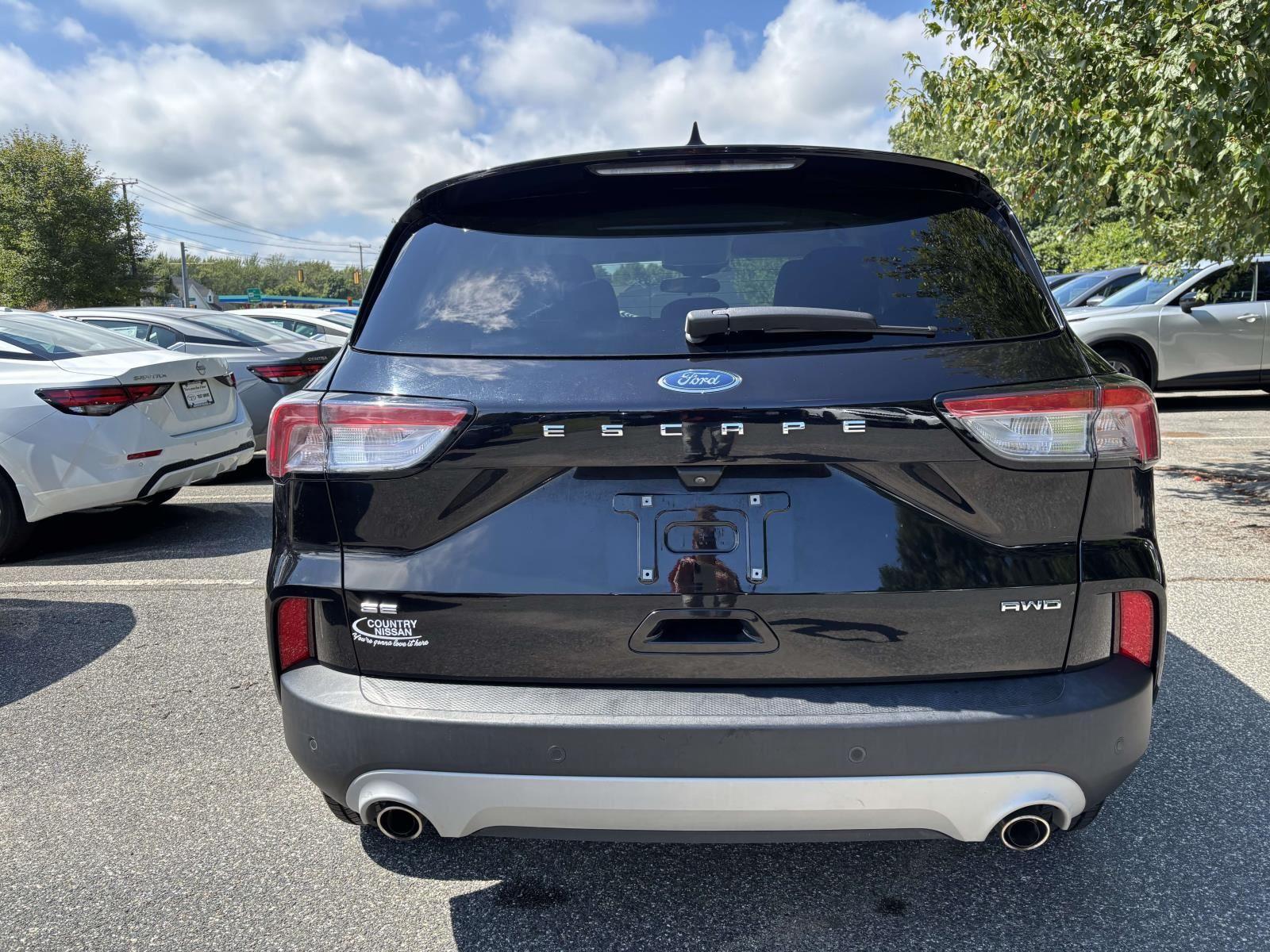 2021 Ford Escape SE photo 2