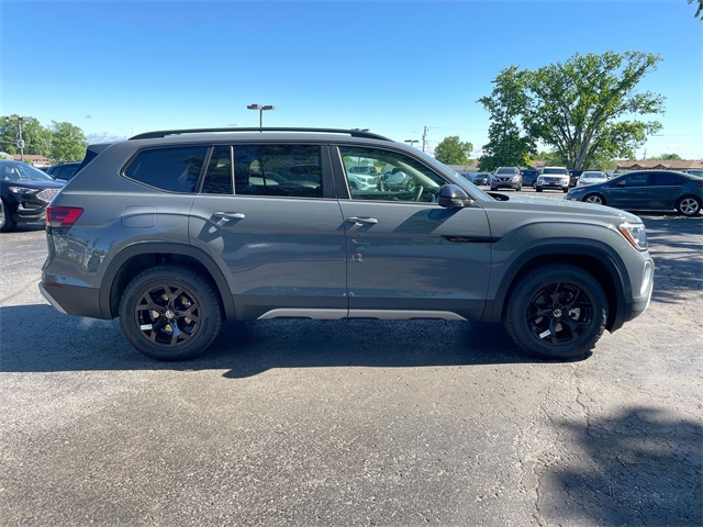2025 Volkswagen Atlas Peak Edition SE photo 24