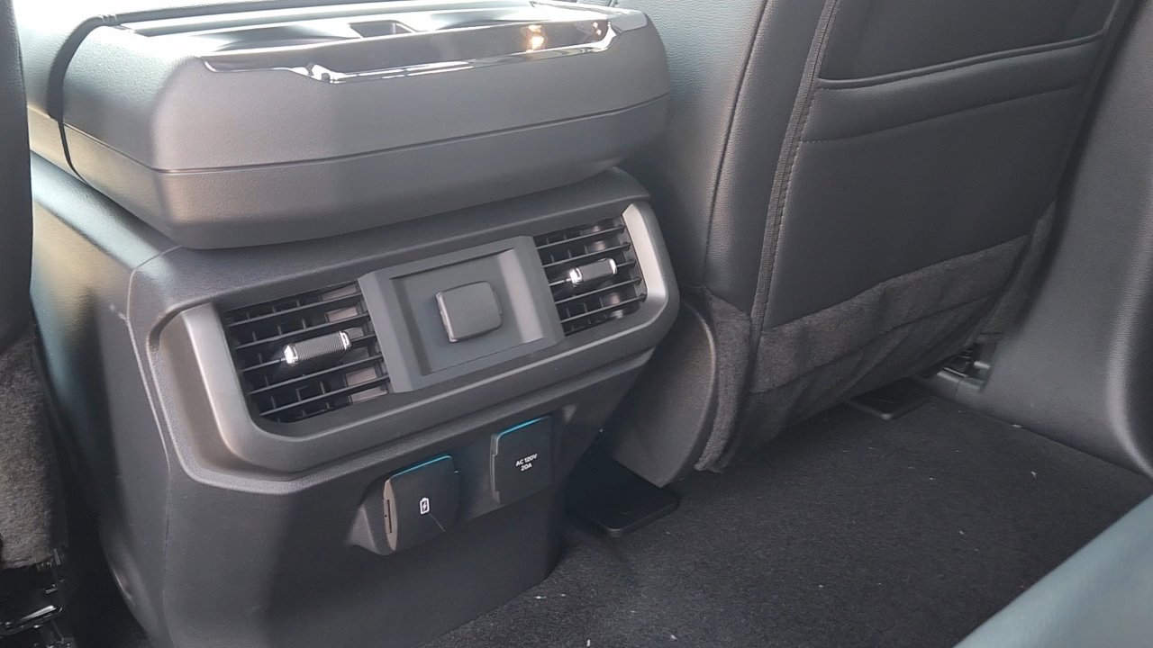 2025 Ford F-150 Lariat photo 23