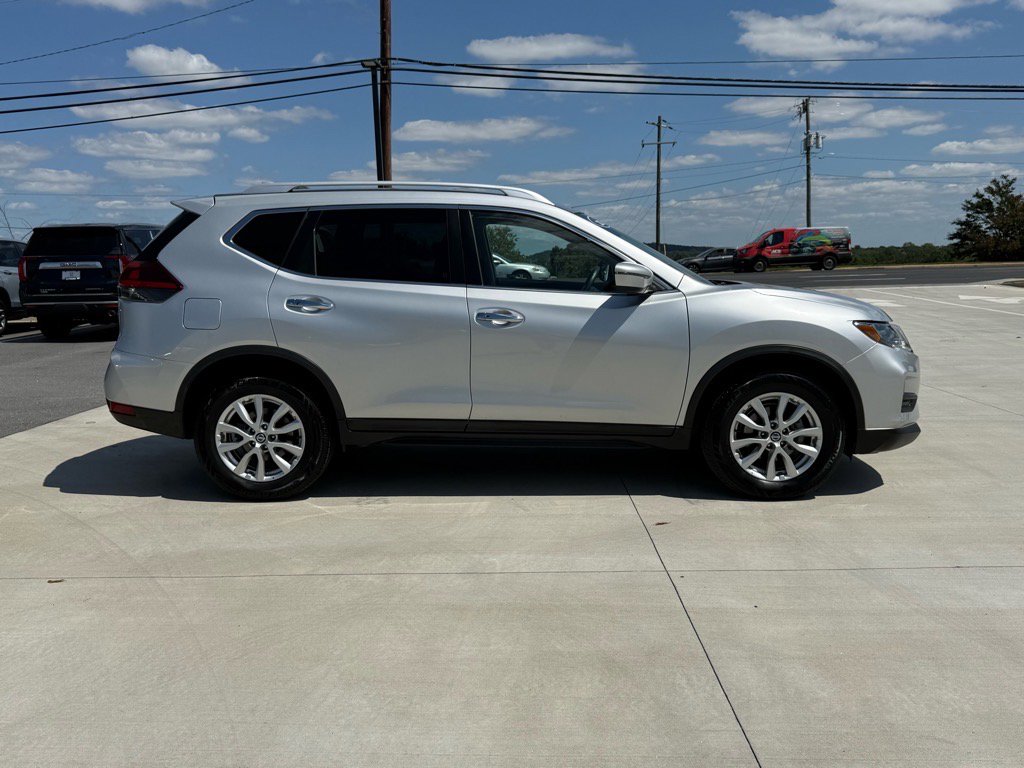 2020 Nissan Rogue SV photo 4