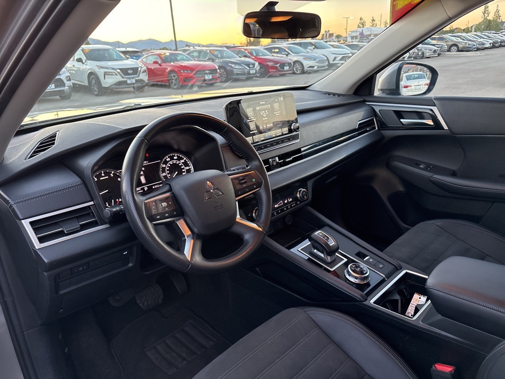 2024 Mitsubishi Outlander SE Black Edition photo 9