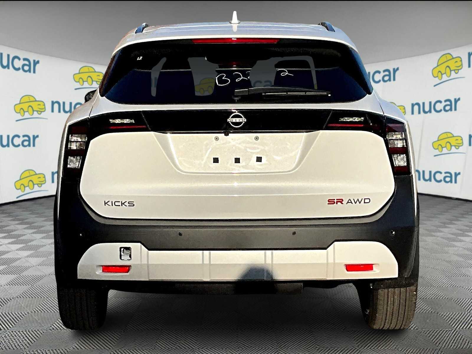 2025 Nissan Kicks SR photo 4