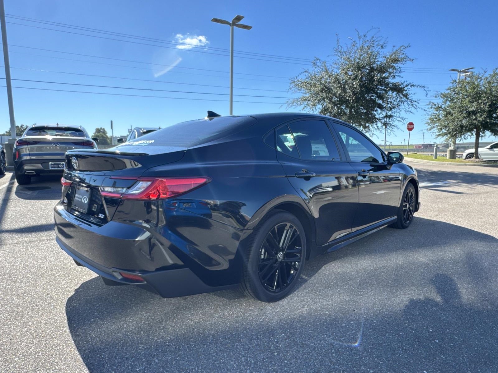 2025 Toyota Camry SE photo 3