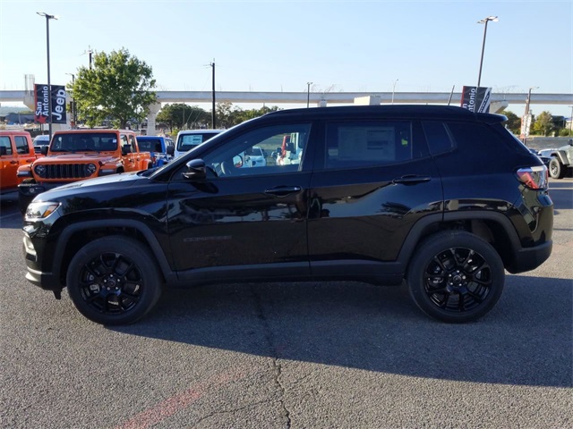 2026 Jeep Compass Latitude photo 4