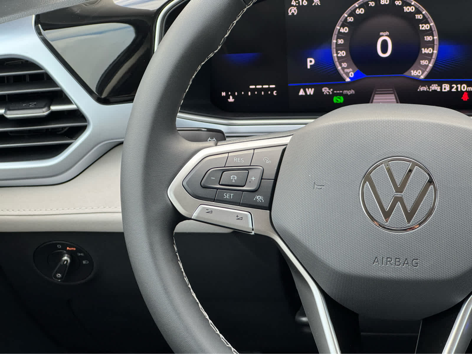2025 Volkswagen Taos SE photo 30