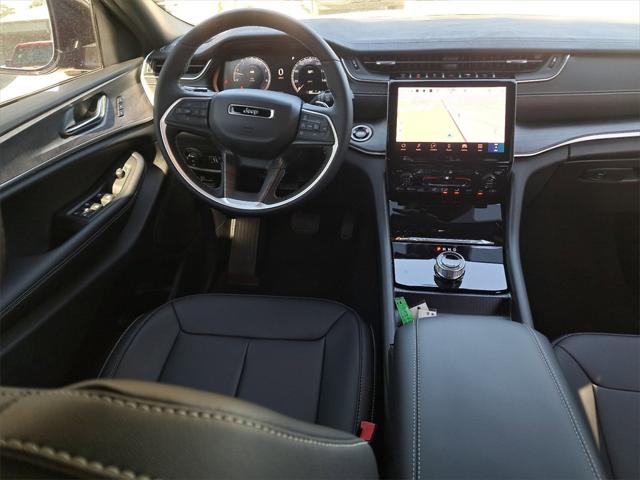 2025 Jeep Grand Cherokee Limited photo 13