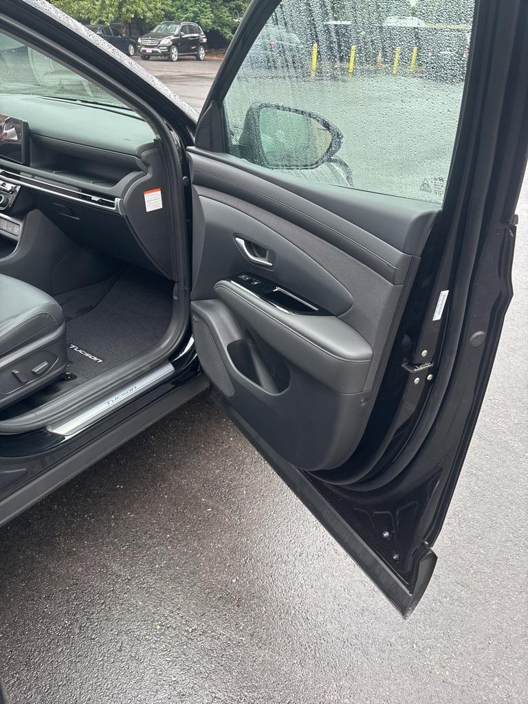 2025 Hyundai Tucson Hybrid Limited photo 5