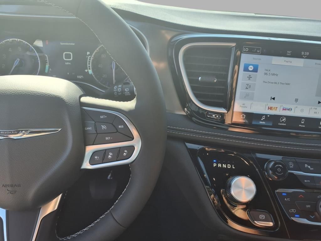 2026 Chrysler Pacifica photo 10