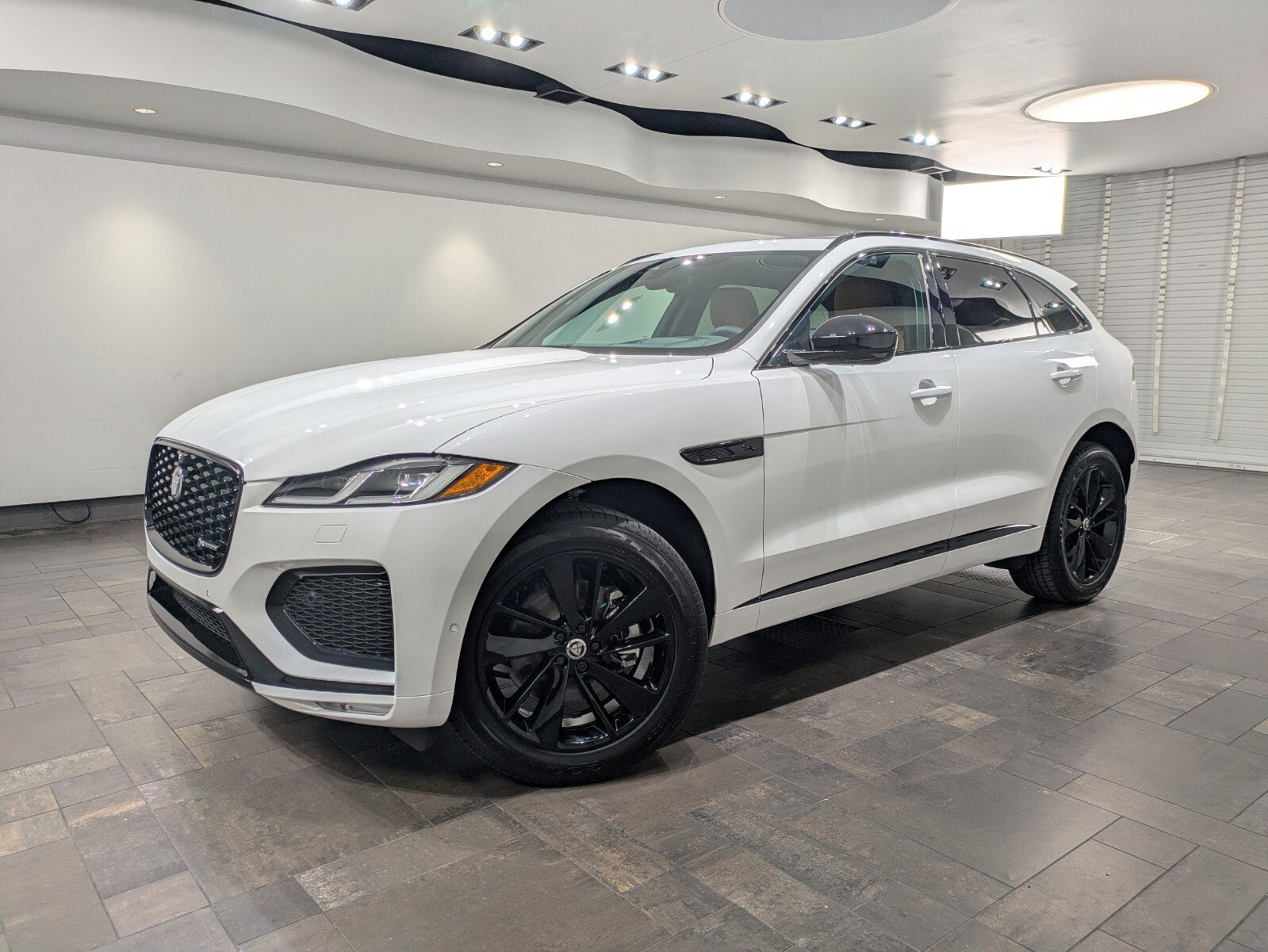 2025 Jaguar F-PACE R-Dynamic S
