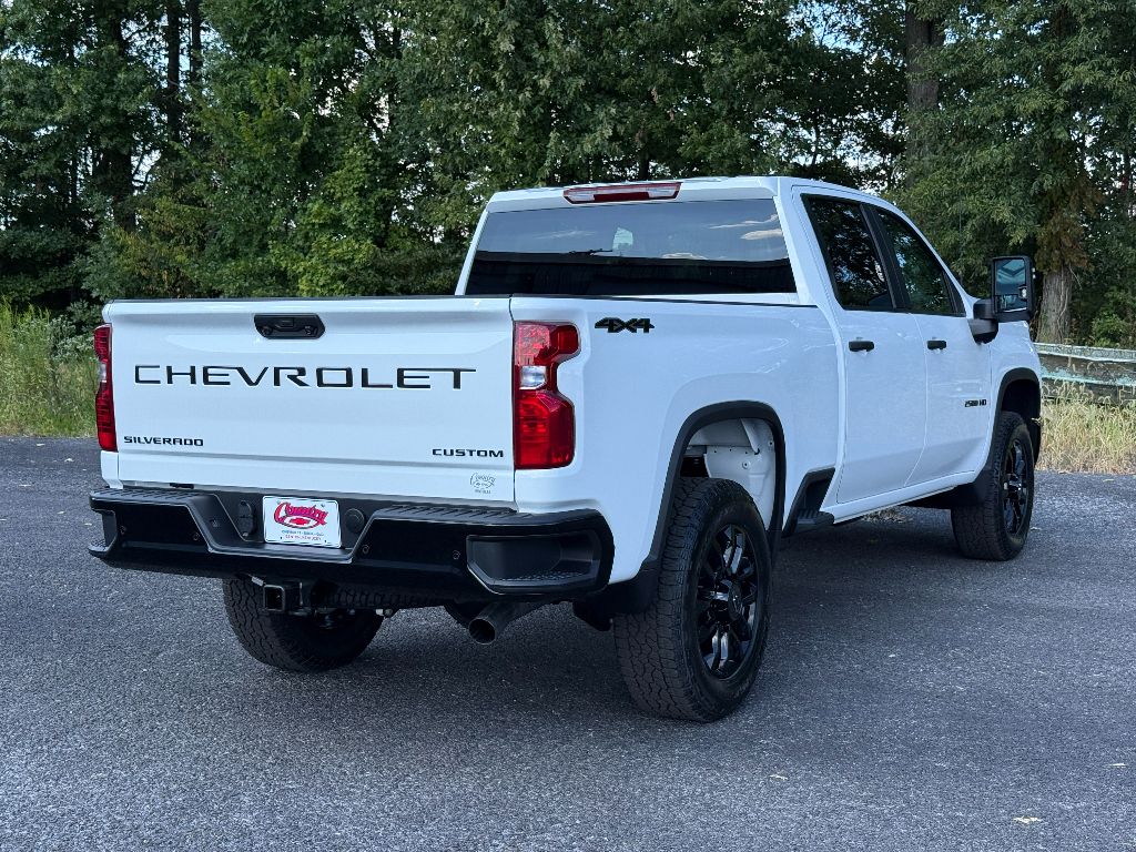 2025 Chevrolet Silverado 2500HD Custom photo 10