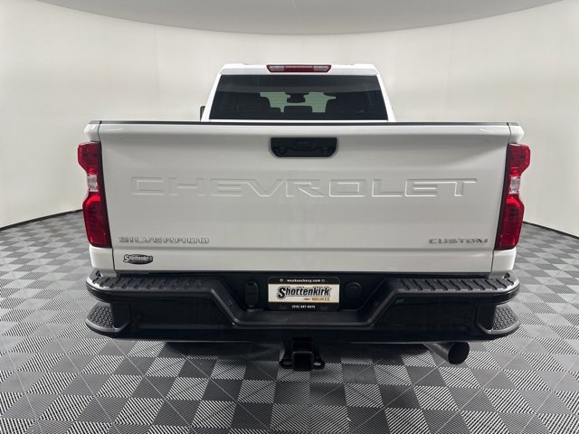 2025 Chevrolet Silverado 2500HD Custom photo 3