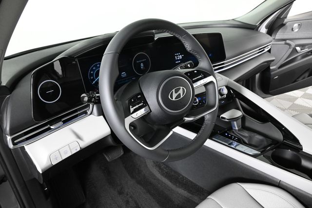 2025 Hyundai Elantra Hybrid Limited photo 4