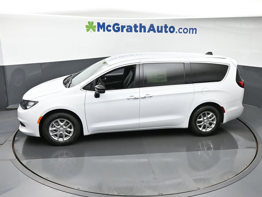 2026 Chrysler Voyager LE photo 18