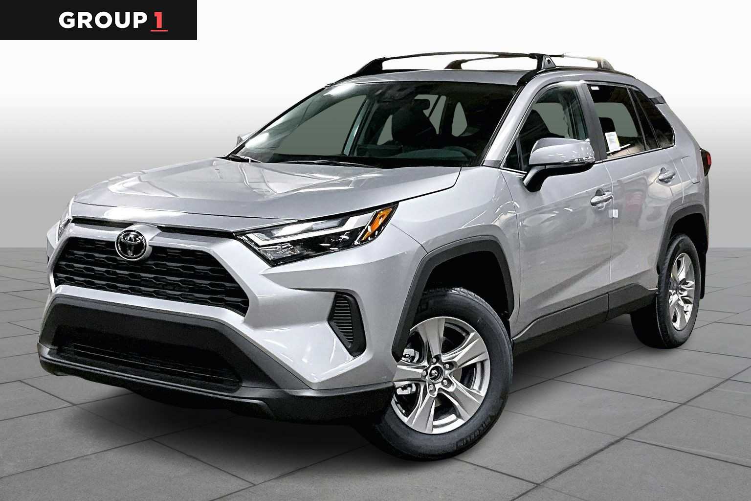 2025 Toyota RAV4 XLE's photo