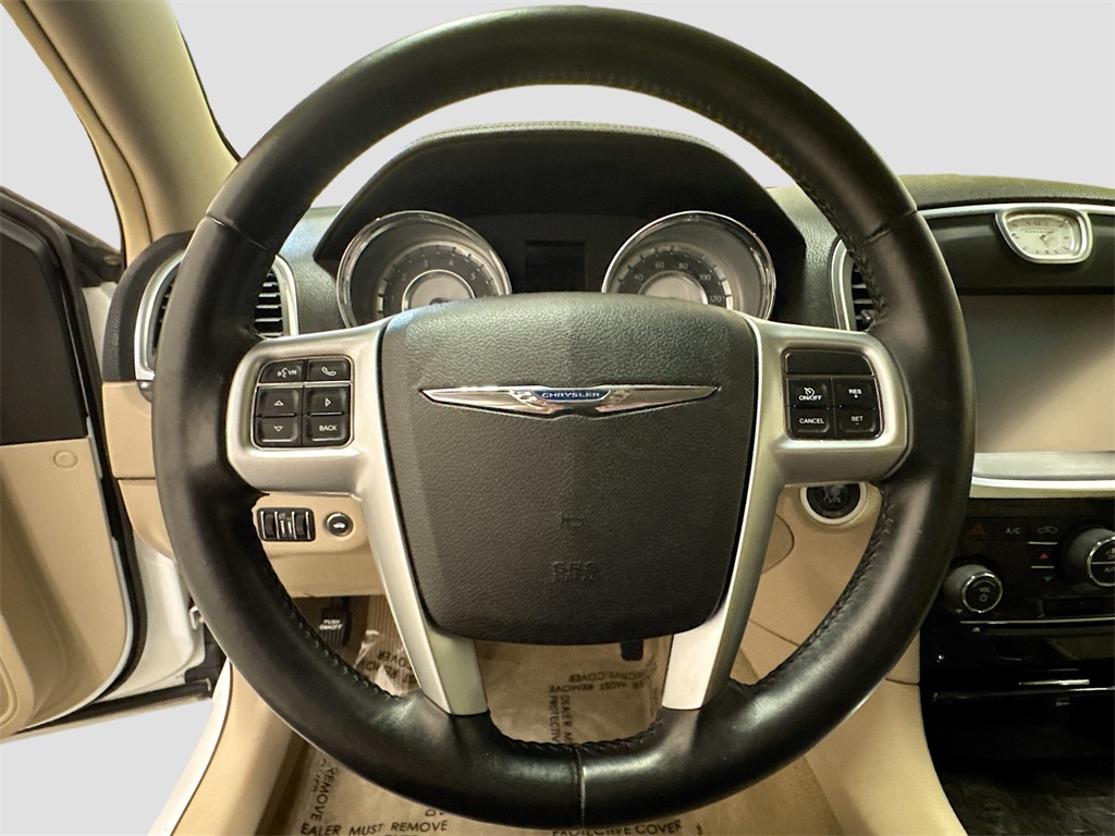 2013 Chrysler 300 Base photo 28