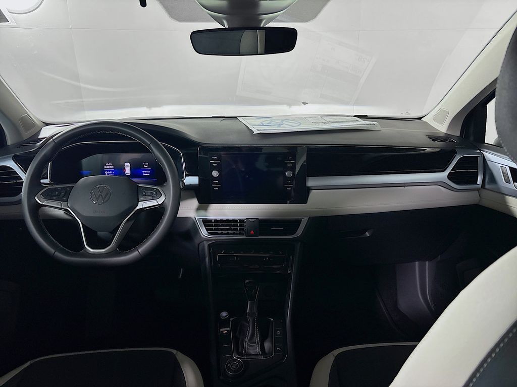 2025 Volkswagen Taos SE photo 7