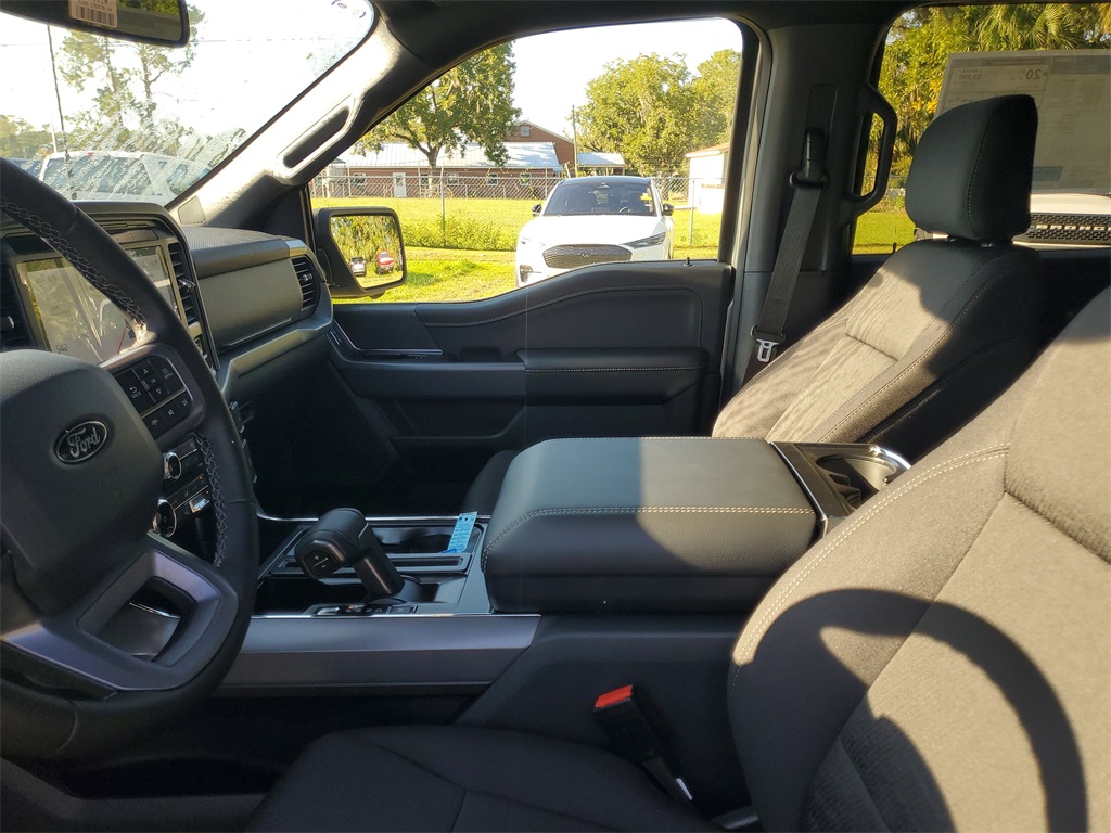 2025 Ford F-150 XLT photo 8